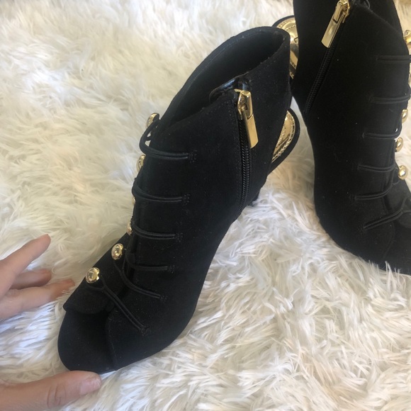 SOLD Sexy heels - Picture 2 of 4